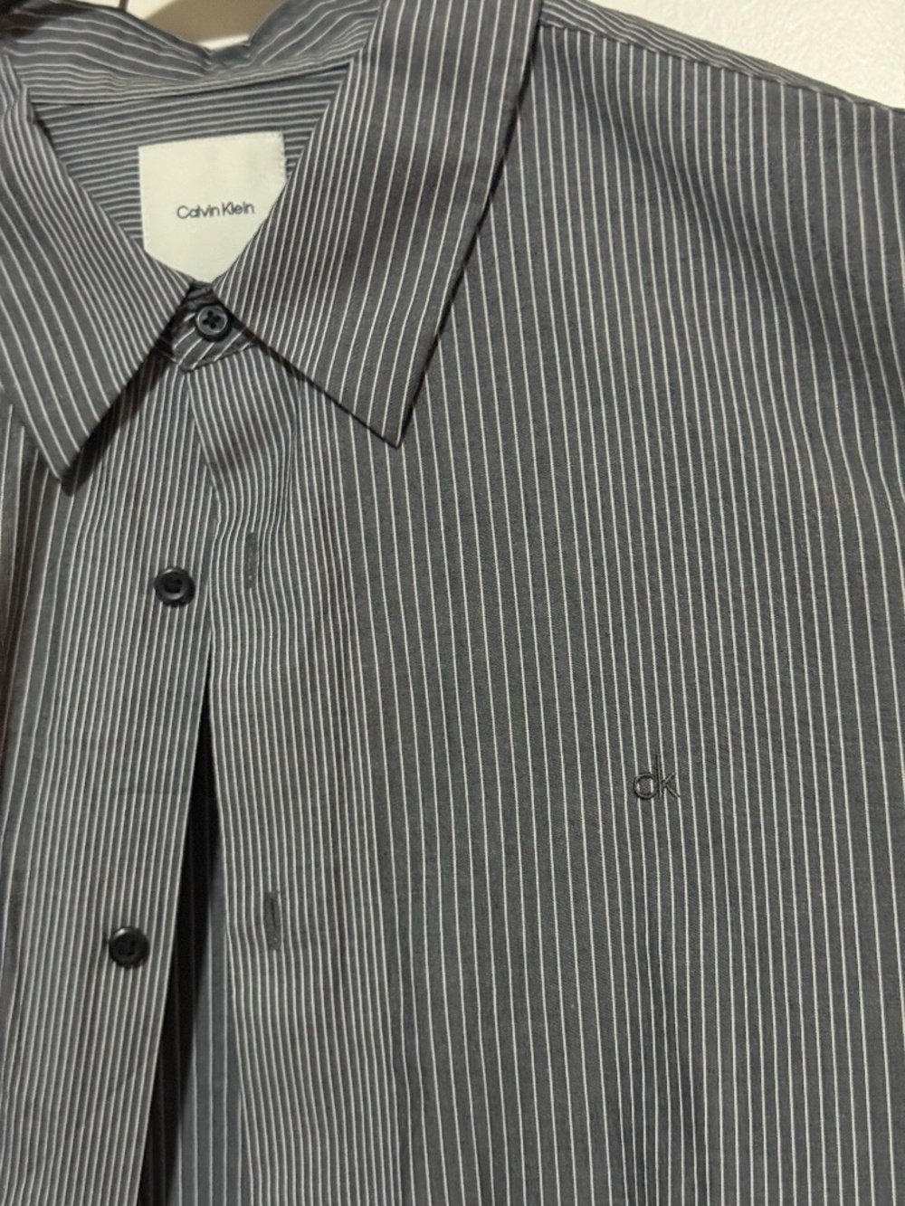 Calvin Klein Short Sleeve Button Down - Gray stripe - slim fit L